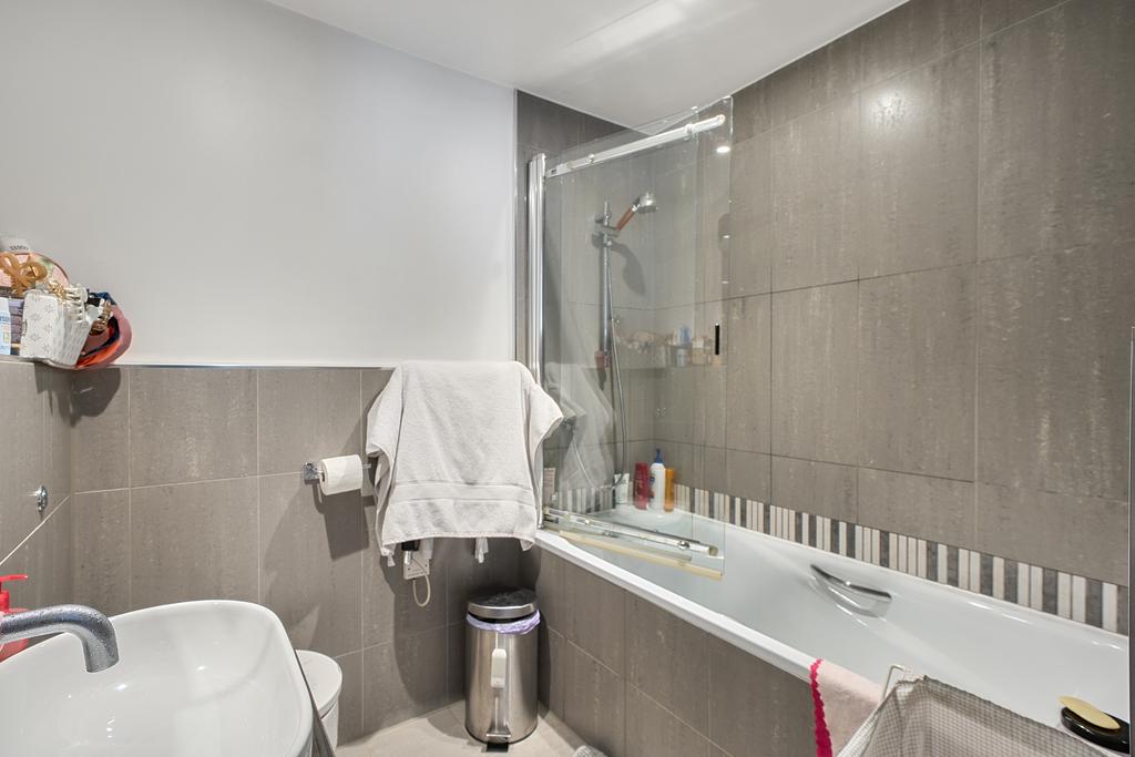 1411354-11-698c7ea659e53