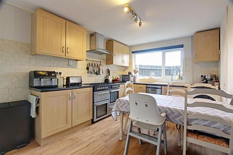 3 bedroom semi-detached house for sale, Chestnut Close, Aston Clinton