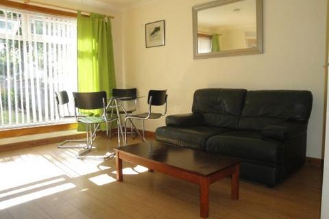 2 bedroom semi-detached house to rent, Hamilton Avenue, Fife