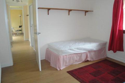 2 bedroom semi-detached house to rent, Hamilton Avenue, Fife