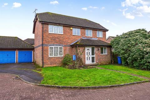 undefined, Tweedsmuir Close, Farnborough GU14