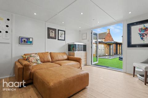 3 bedroom end of terrace house for sale, Hawthorn Drive, Ipswich