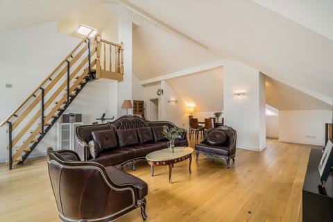 3 bedroom flat to rent, Homer Drive, London E14