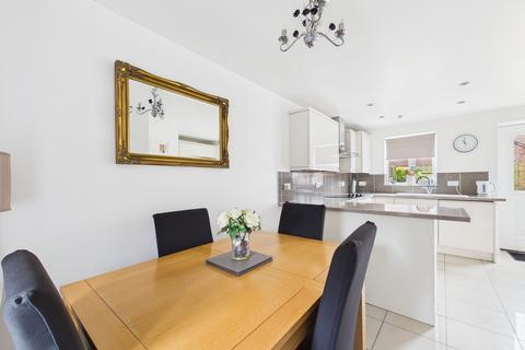 3 bedroom end of terrace house for sale, Kiln Avenue, Chinnor, Oxfordshire