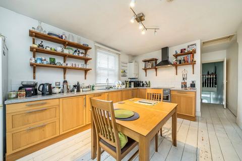 2 bedroom flat to rent, Albacore Crescent, London SE13