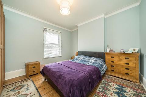2 bedroom flat to rent, Albacore Crescent, London SE13