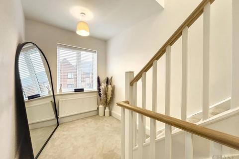 3 bedroom semi-detached house for sale, Robin Close, Hebburn, NE31