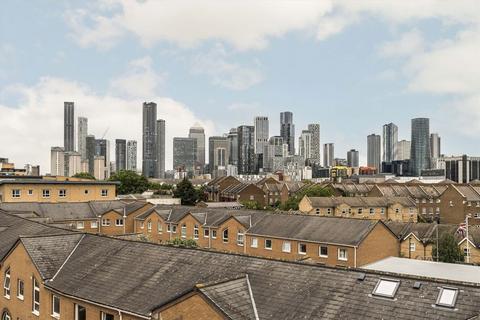 3 bedroom flat to rent, Homer Drive, London E14