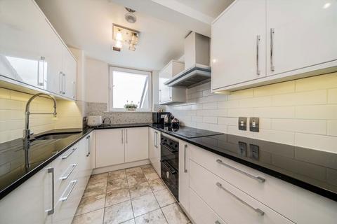 3 bedroom flat to rent, Homer Drive, London E14