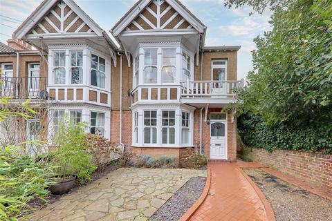 St Georges Road, Worthing, BN11
