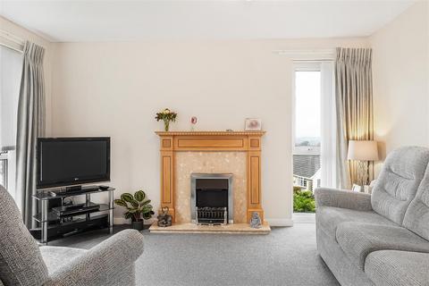 2 bedroom apartment for sale, Moorfield Drive, Leeds LS19