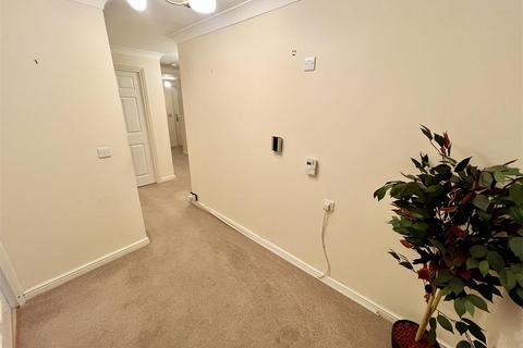 2 bedroom retirement property for sale, Stratford Road, Hall Green, Birmingham
