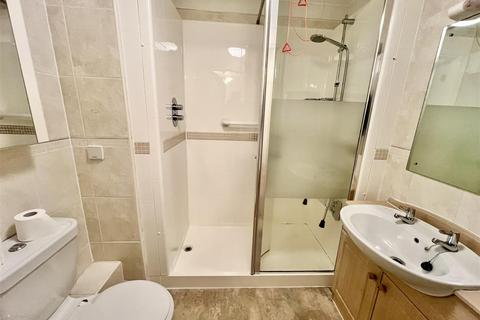 2 bedroom retirement property for sale, Stratford Road, Hall Green, Birmingham
