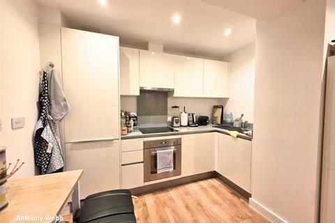1 bedroom house to rent, Sydney Road, Tower Point