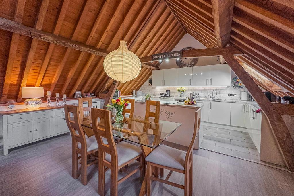 Kitchen/Dining Area