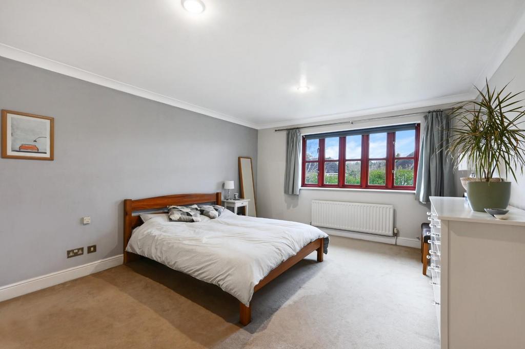 Hawthorn close