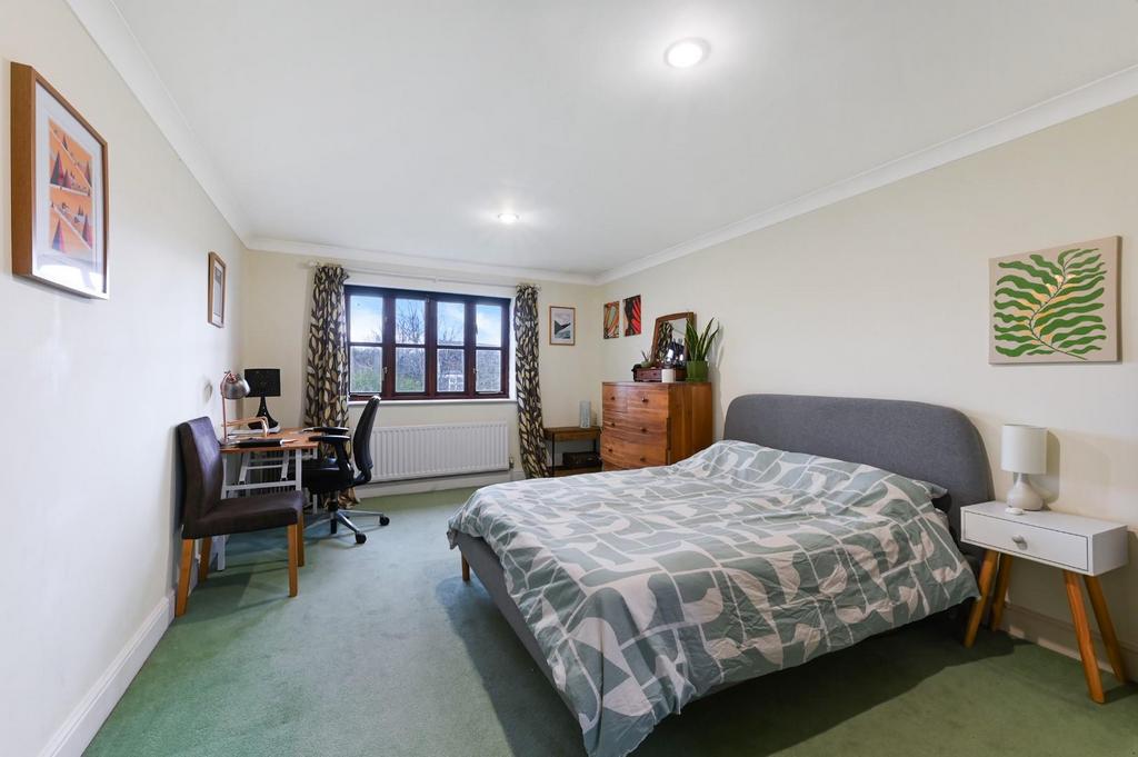 Hawthorn close