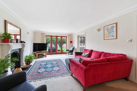 4 bedroom detached house for sale, Hawthorn close, Banstead
