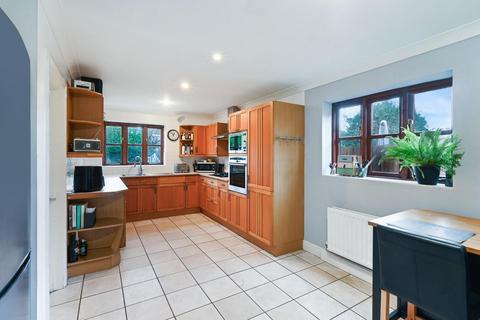 undefined, Hawthorn close, Banstead