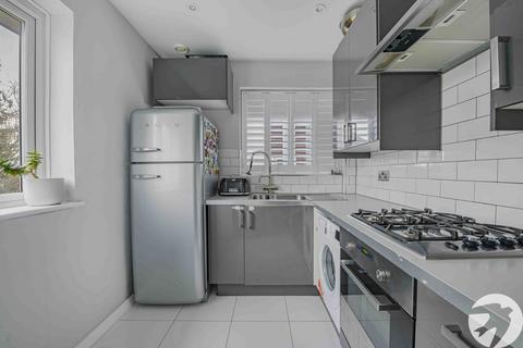 2 bedroom maisonette for sale, High Point, London, SE9