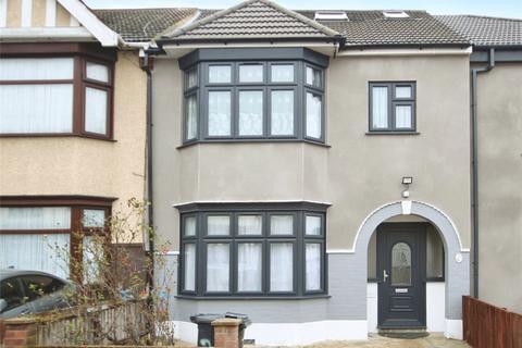 5 bedroom terraced house to rent, Homefield Avenue, Ilford IG2