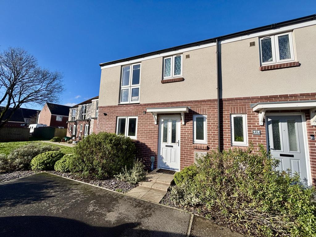 Fabulous 3 bedroom semi detached home with no onw