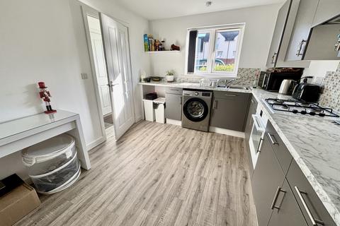3 bedroom semi-detached house for sale, Linnett Court, Lydney, GL15 5JY