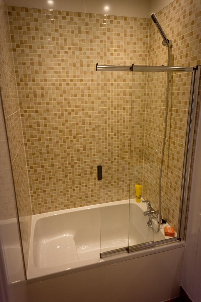 2 bed bathroom.jpg