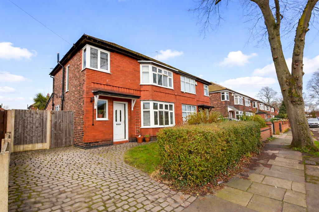 3 bed semi-detached house for sale Bradfield Road