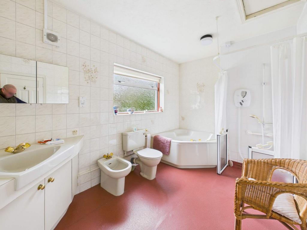 Bath/Shower Room