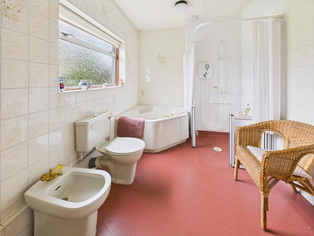Bath/Shower Room