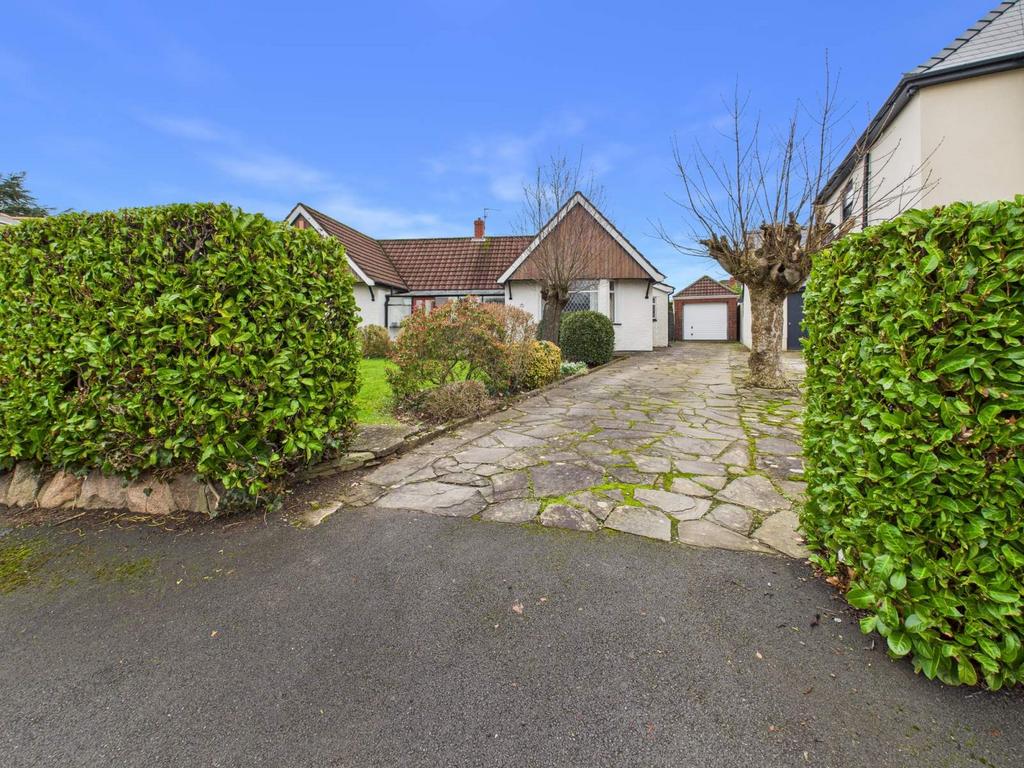 Driveway & Front Entrance