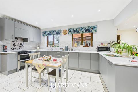 2 bedroom detached bungalow for sale, Yarmouth Road, Corton, Lowestoft