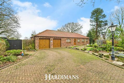 2 bedroom detached bungalow for sale, Yarmouth Road, Corton, Lowestoft