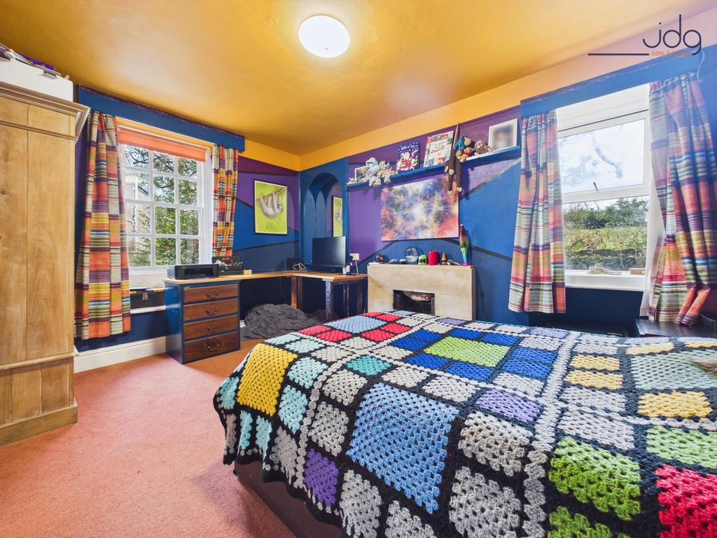Bedroom / Study