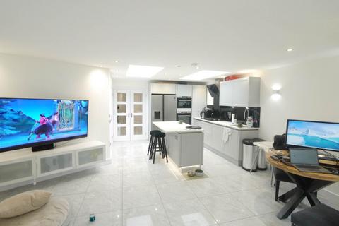 undefined, Nash Close, Hatfield