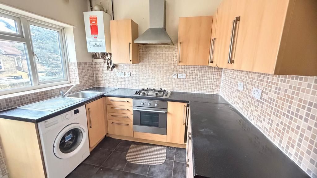 2 bed flat to rent Burges Road, London E6
