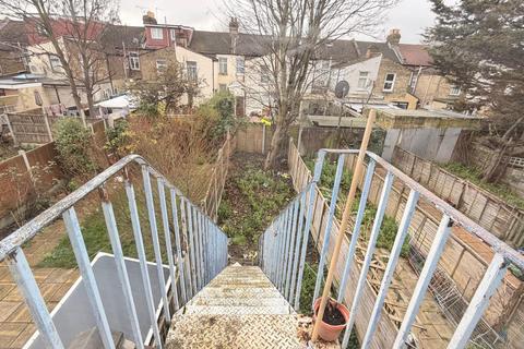 2 bedroom flat to rent, London, E6