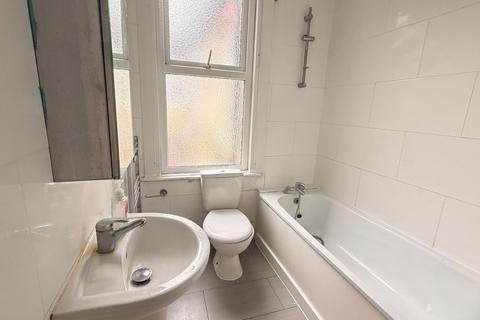 2 bedroom flat to rent, London, E6