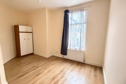 2 bedroom flat to rent, London, E6