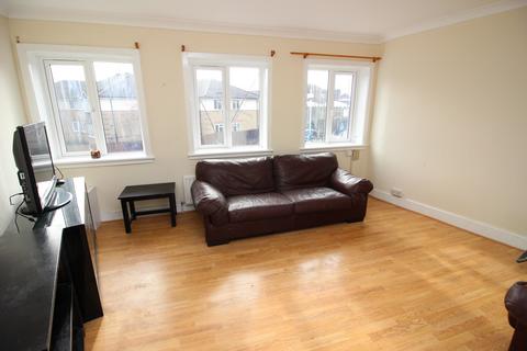 undefined, Central Road, Worcester Park KT4