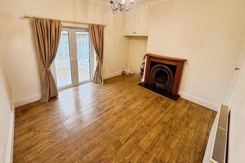 3 bedroom semi-detached house to rent, West Street, Doncaster DN8