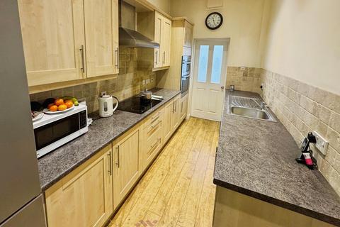 3 bedroom semi-detached house to rent, West Street, Doncaster DN8