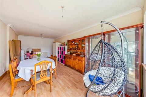 5 bedroom detached house for sale, Heather Drive, Dartford