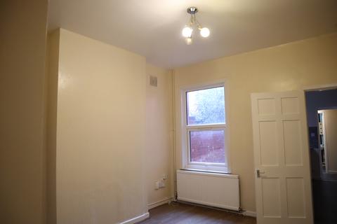 3 bedroom terraced house to rent, Burnmoor Street, Leicester LE2