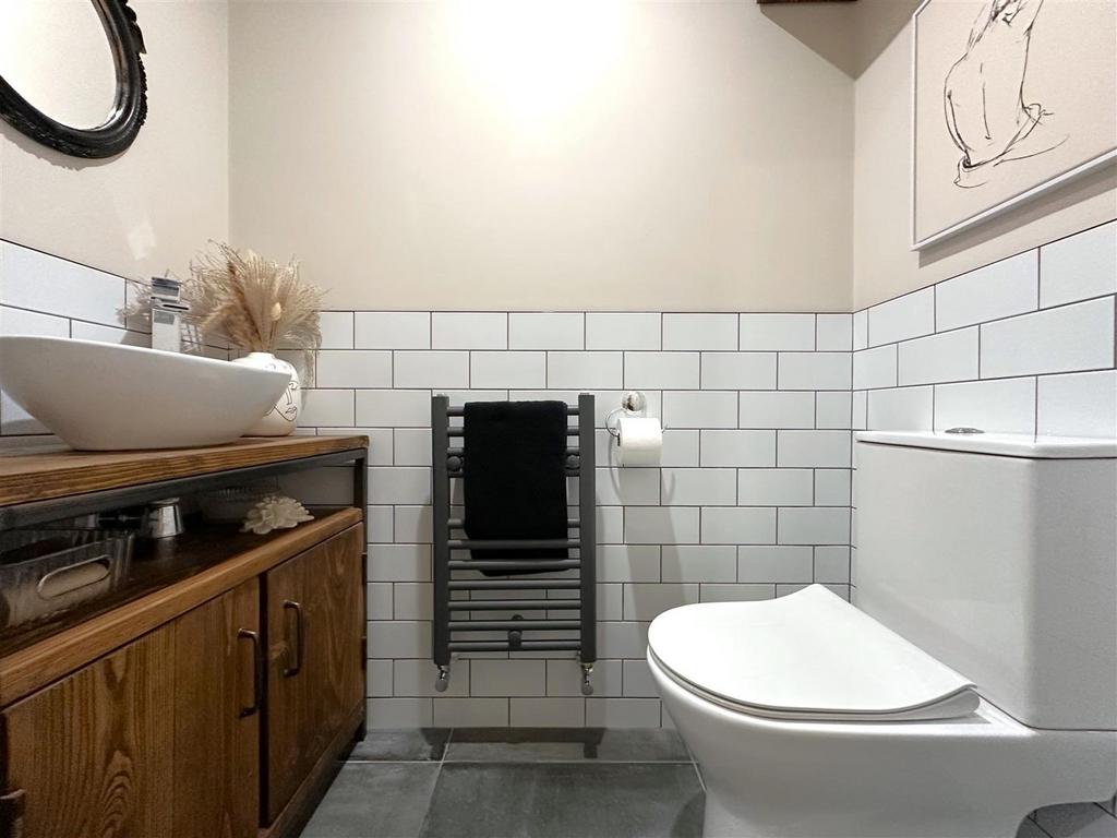 Ground Floor W.C 260