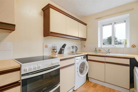 1 bedroom flat for sale, Orchard Lane, Leeds LS20