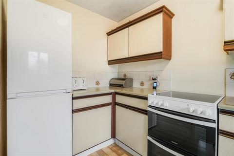 1 bedroom flat for sale, Orchard Lane, Leeds LS20