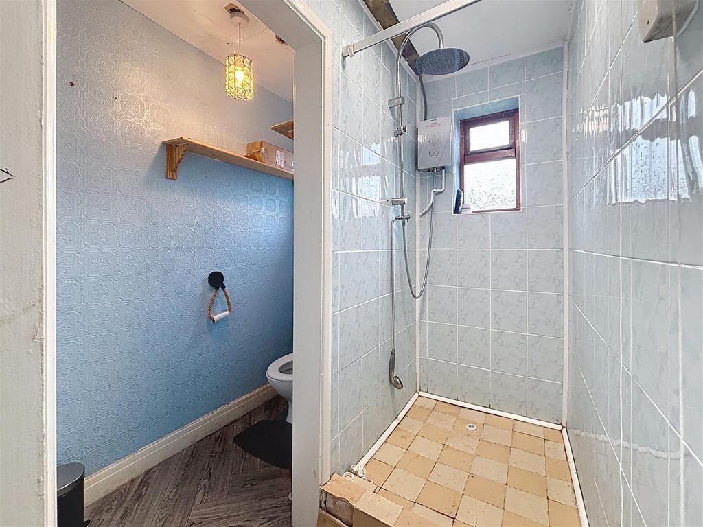 GF WC and Shower