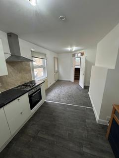 2 bedroom flat to rent, Hambro Road, Streatham, SW16